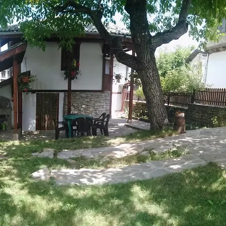 дядовата къща *