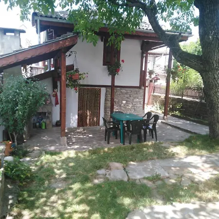 дядовата къща