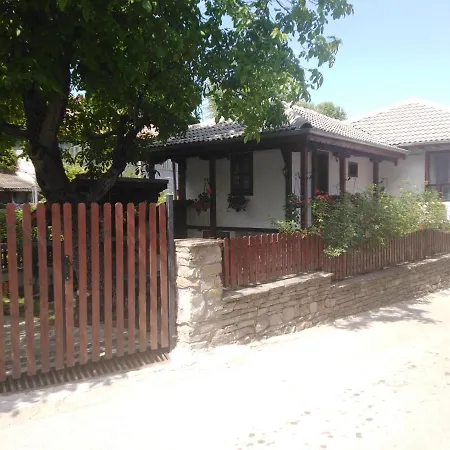 дядовата къща